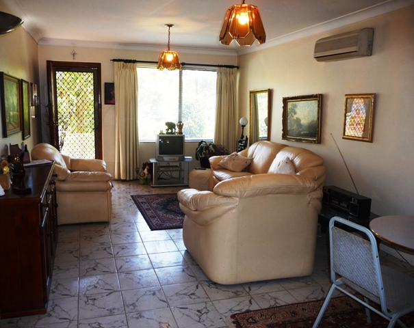 Comfortable Interiors & Convenient Location Picture 2