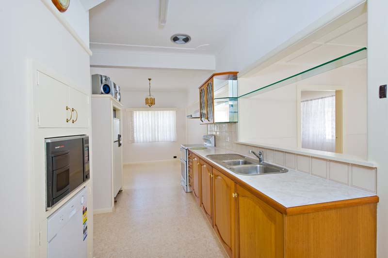 Dual Level Residence Ideal for the Larger Family Picture 2