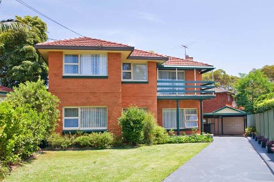 Dual Level Residence Ideal for the Larger Family Picture