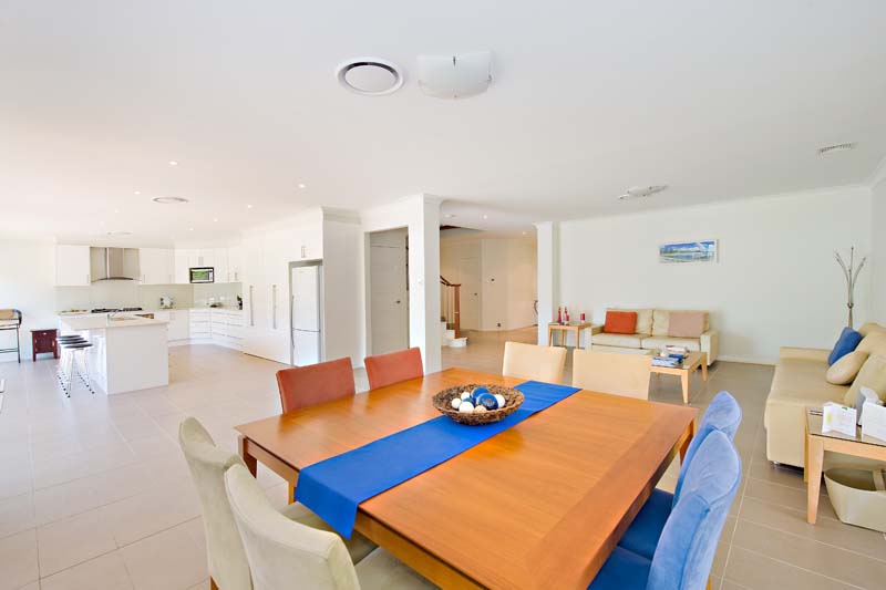 Stunning 12 Month Old Executive Residence Picture 3