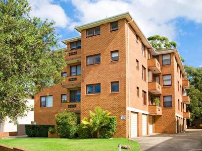CENTRALLY LOCATED TOP FLOOR APARTMENT Picture
