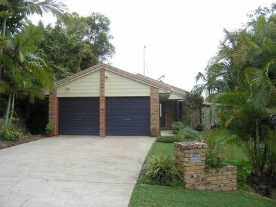 Superb views to rear, a must for all those that value their privacy! Sparking tropical pool! Picture