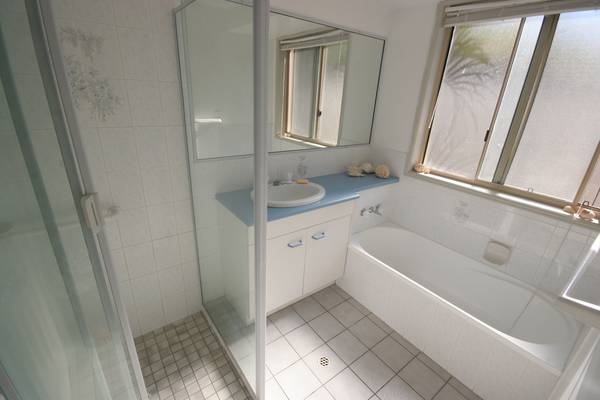 ENTRY-LEVEL BUYING IN MOOLOOLABA Picture 1