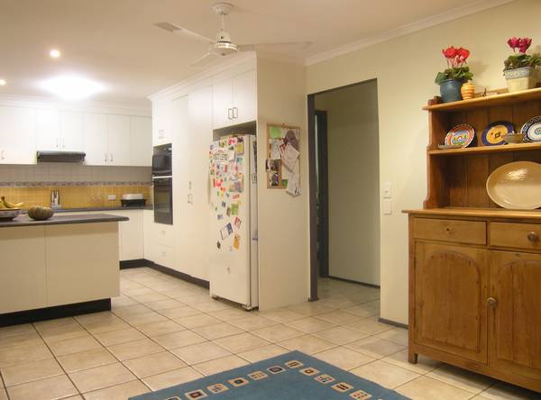 Position Says It All! See it to believe it! **Amazing Home with Sparkling Pool** Picture 3