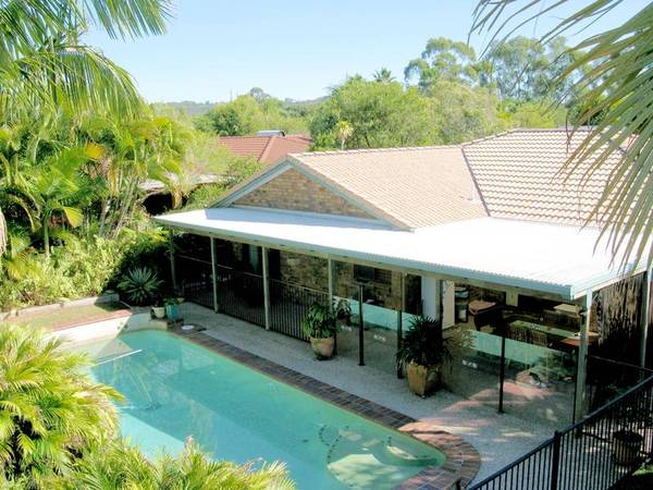 Position Says It All! See it to believe it! **Amazing Home with Sparkling Pool** Picture 1