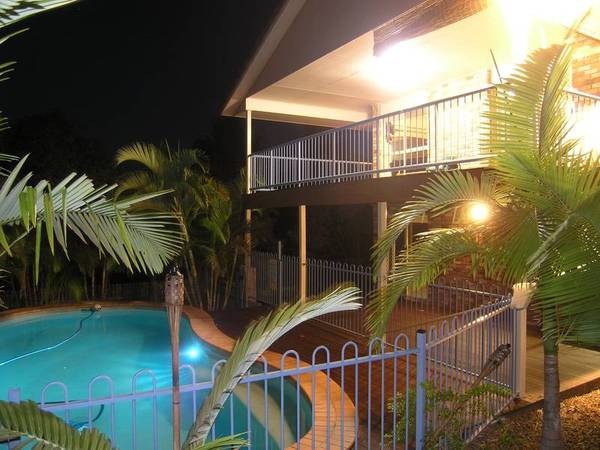 **HUGE 5 Bed Executive Home, sparkling pool superb location** Picture 1