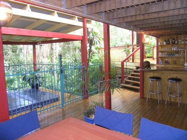 **Magnificent Colonial style home with private Rainforest oasis and spa** Picture 3