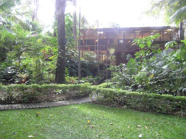 **Magnificent Colonial style home with private Rainforest oasis and spa** Picture 1