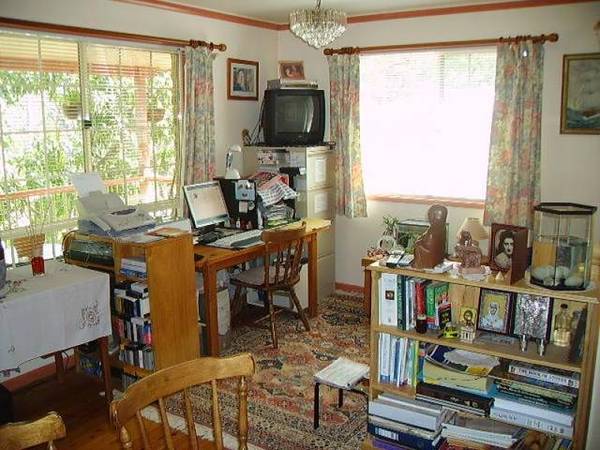 URGENT SALE REQUIRED, OWNERS RELOCATING OVERSEAS. PRESENT ALL OFFERS NOW! Picture 3