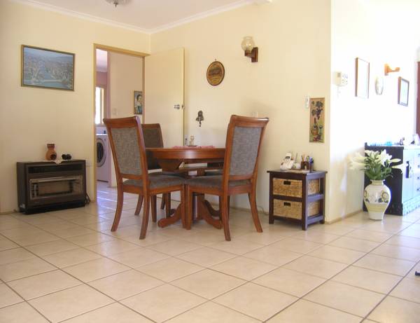 ***Picture Postcard Setting*** commanding spectacular hinterland views over the Blackall Range with million dollar sunse Picture 3