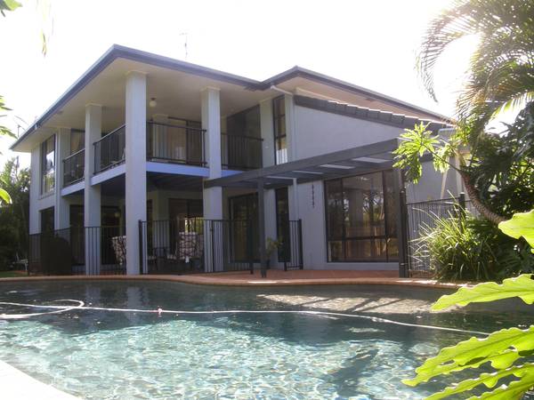 A GRAND ESTATE Picture 1