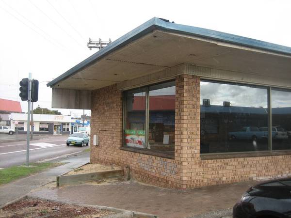 Prominent Main Road Location Picture 3