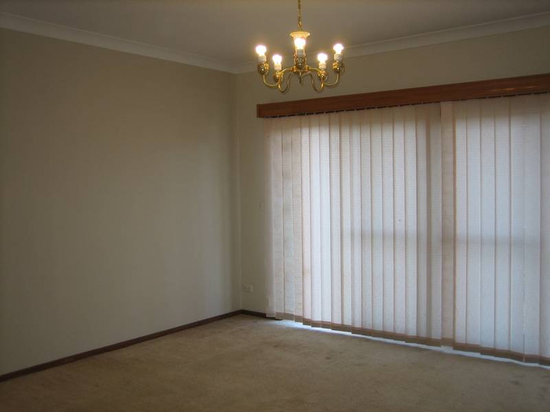 Large 4 Bedroom Home + 1 Bedroom Flat Picture 2