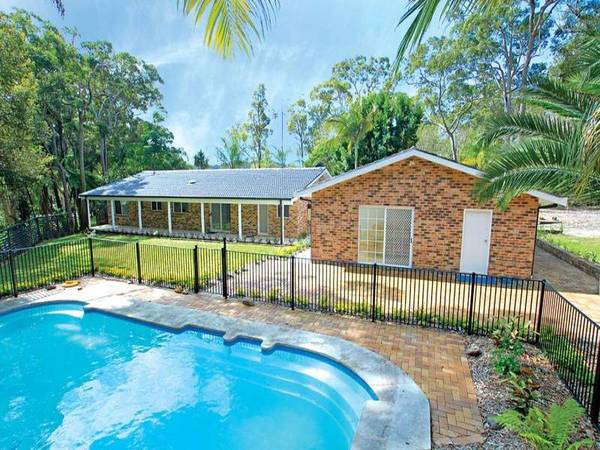 Level 2 1/2 Acres - Heart of Erina Picture 1