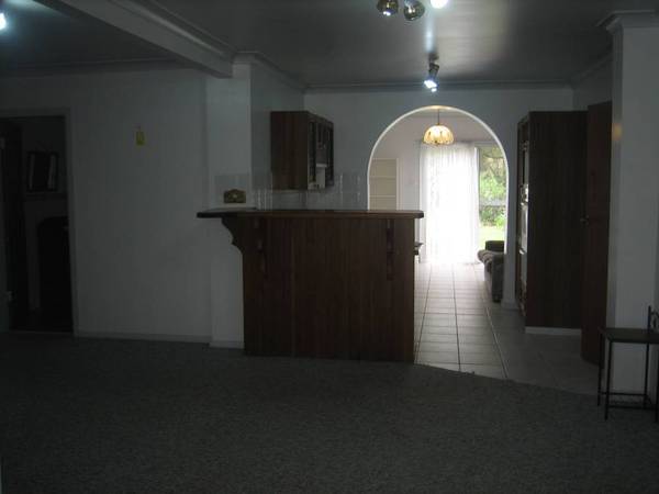 Quiet, Sunny Cul-de-sac Picture 2