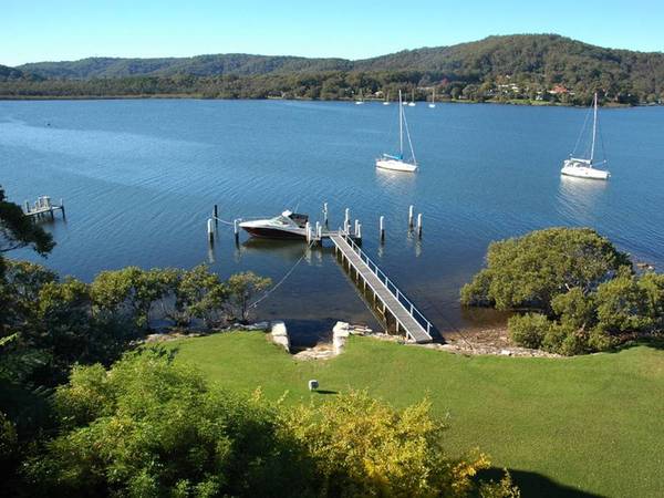 Deepwater Frontage!! Picture 1