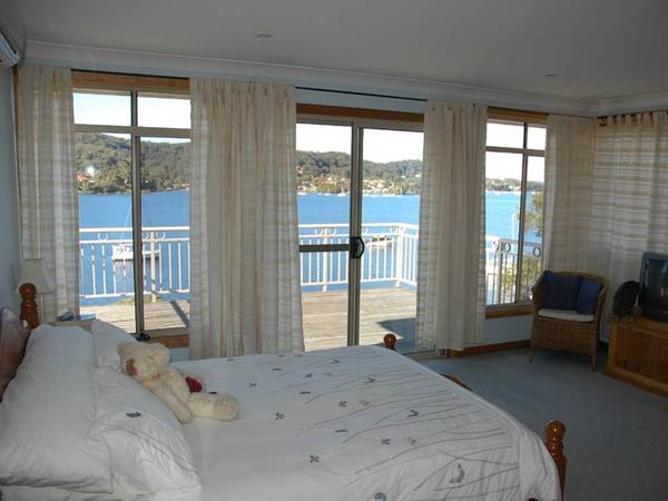 Deepwater Frontage!! Picture 3