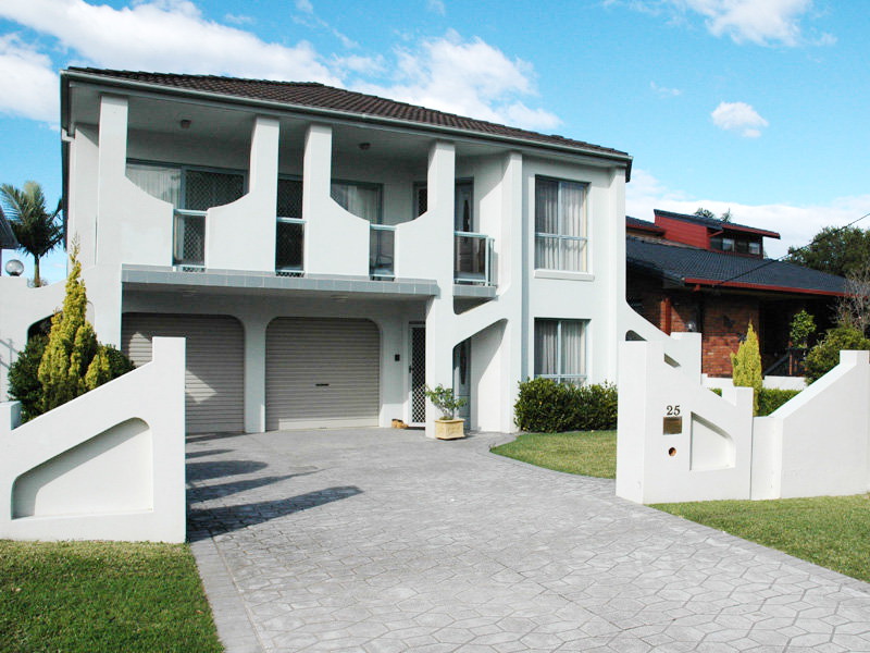 Exclusive Waterfront Picture 1