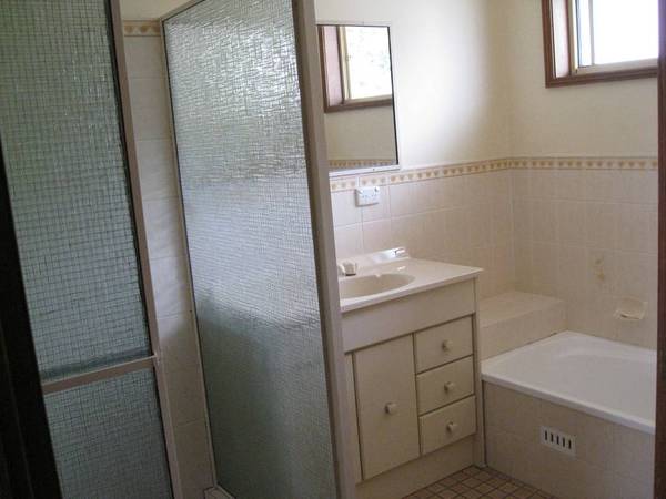 Low Maintenance & Close to Everything Picture 3