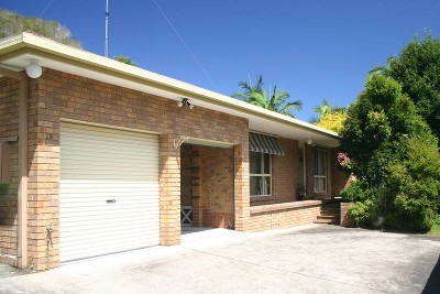 Modern Home, Level Yard Picture Modern Home, Level Yard Picture