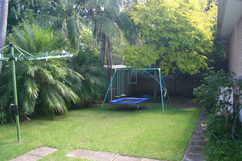 Modern Home, Level Yard Picture 2