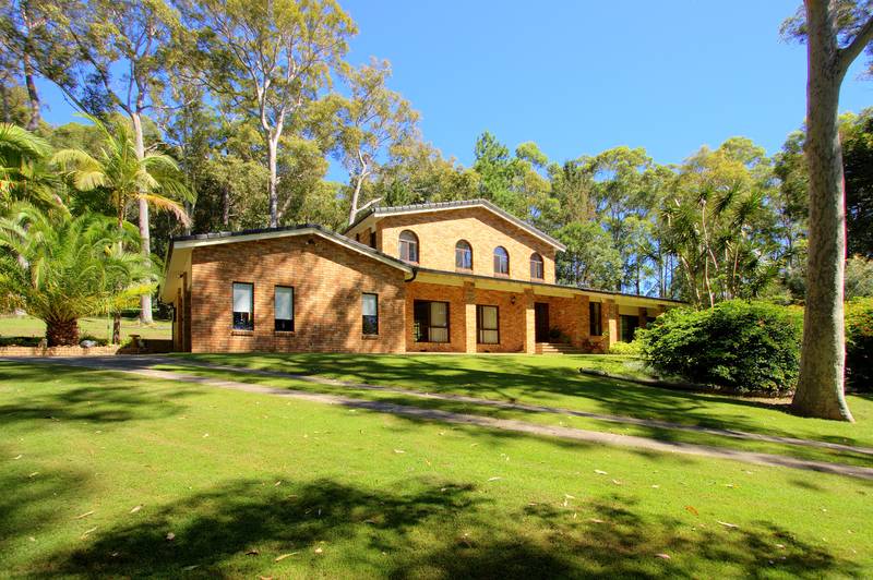 Double Brick Home -2.5 Acres Picture 1