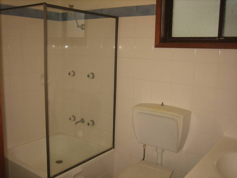 3 Bedroom House Plus Self Contained Flat Picture 3