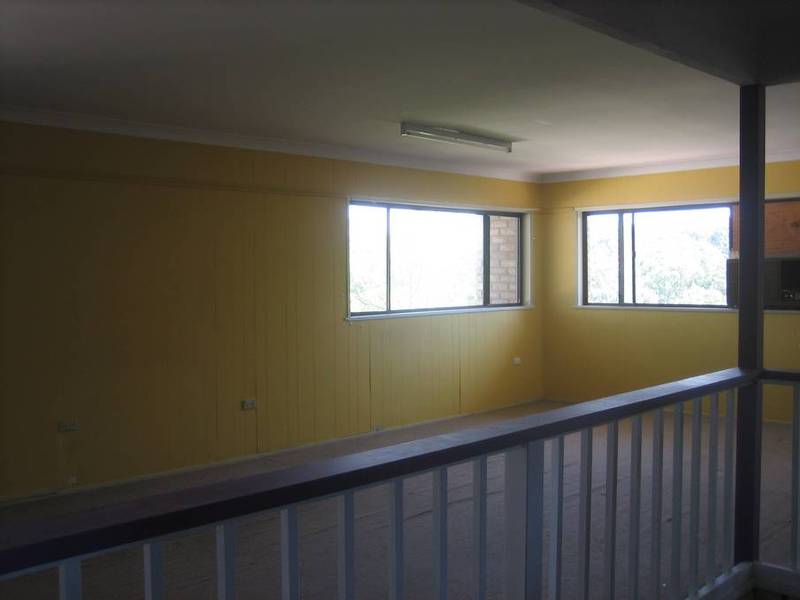 Huge Centrally Located 1 Bedroom Unit Picture 3