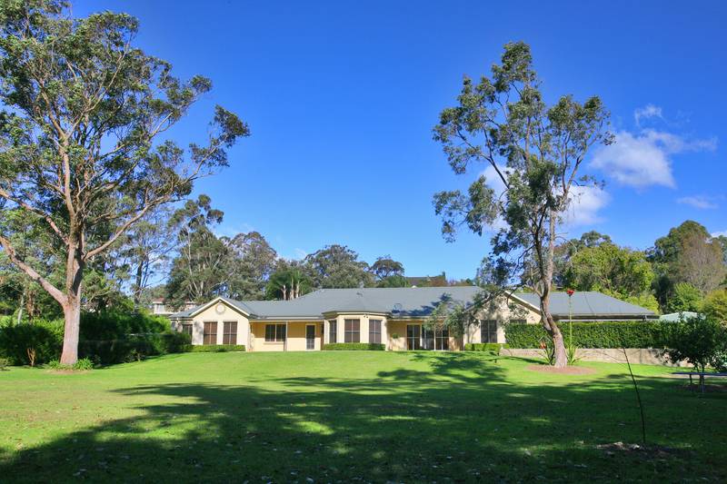 Superb Acreage Living Picture 1
