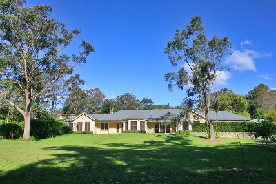 Superb Acreage Living Picture