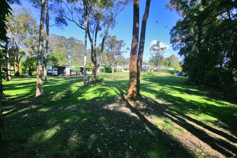 Superb Acreage Living Picture 2