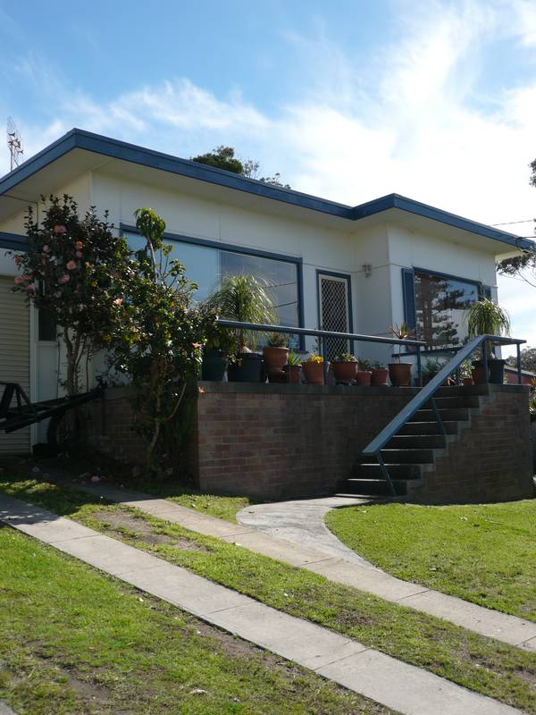 Cute 2 Bedroom Beach House! Picture 1