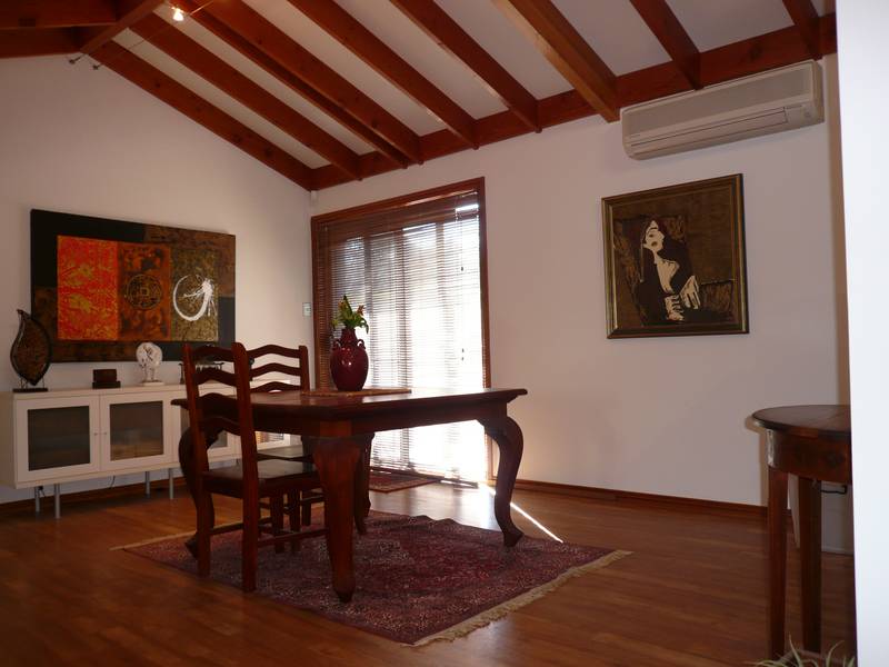 Stylish Modern Home, Perfect For Beachgoers!!! Picture 3