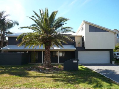 Stylish Modern Home, Perfect For Beachgoers!!! Picture