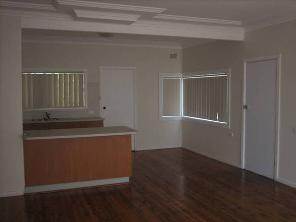Renovated 3 Bedroom Home + Views Picture 3
