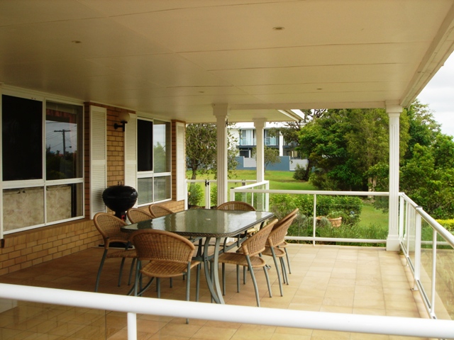 Best Location In Beachside Battery Hill with Ocean Views Picture 2