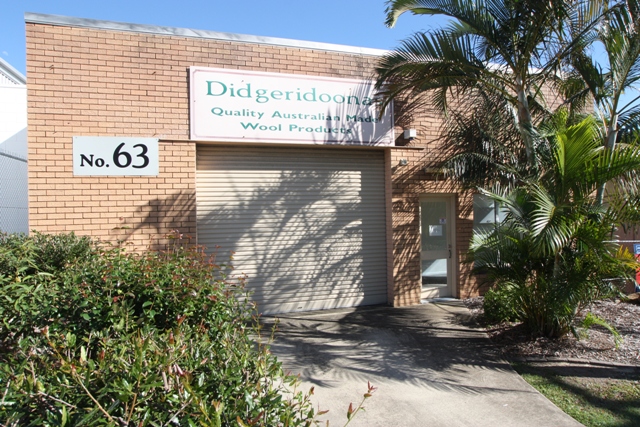 Factory & Office Space in Moffat Beach Picture 1