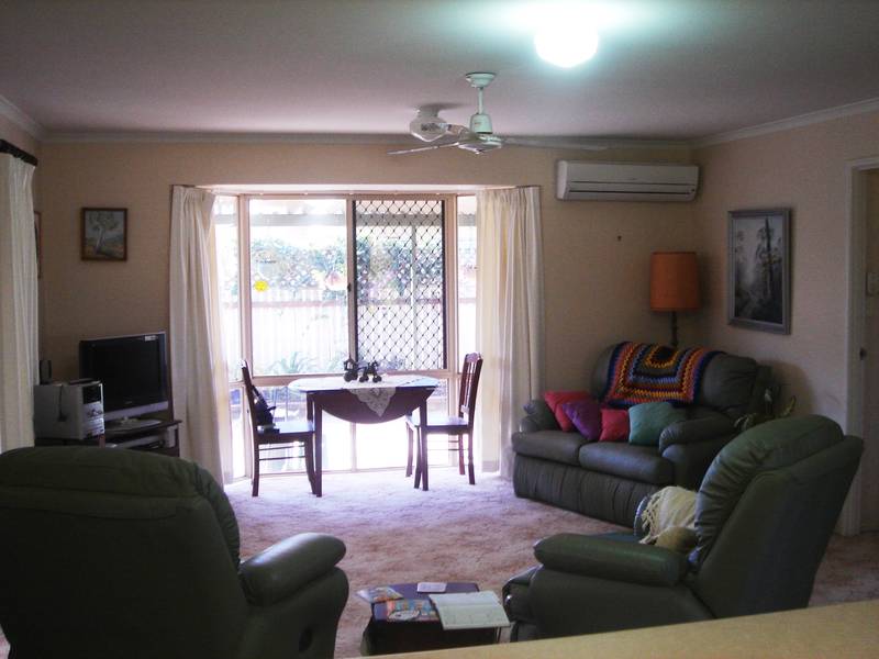 Three Bedroom Retirement Villa Close To Beach Picture 3