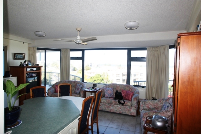 OPEN SAT 1 to1.45, Only 50 m to the Beach with magnificent Sea Views Picture 3