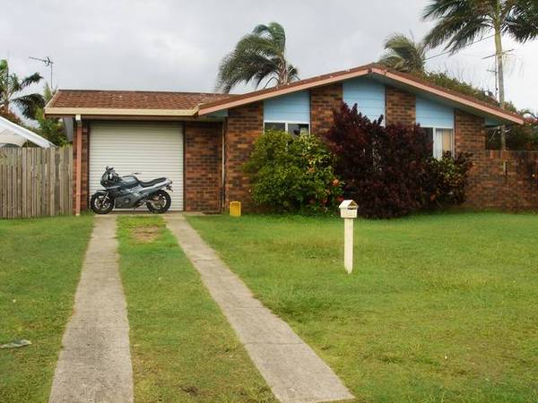 Drastically Reduced! Beachside Warana, Renovation Special! Picture 1