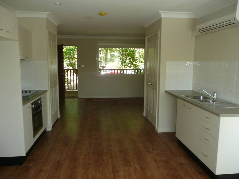 2 Bedrooms Picture 3