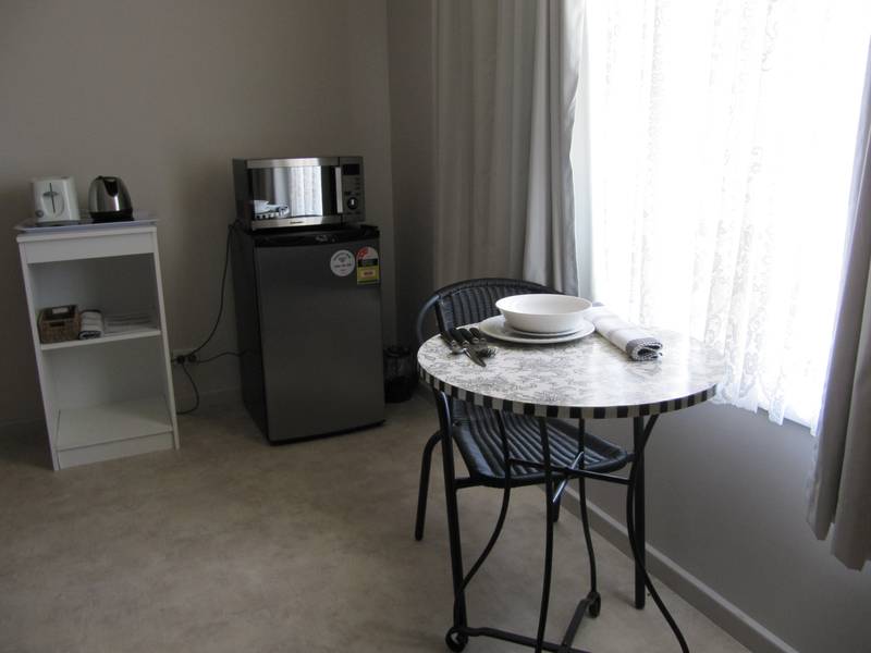 Bedsitter 1 - Glenrose Crescent. Cooranbong Picture 3