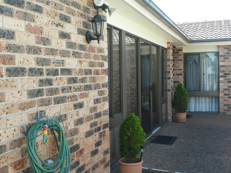 Family Home In Cooranbong Picture 3