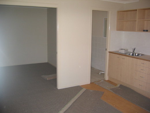 Large Bedsitter Picture 1