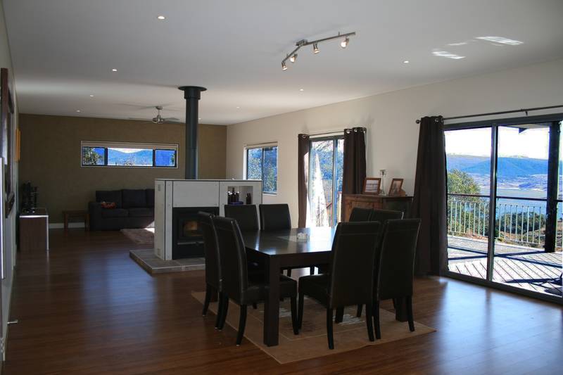 MORE THAN A HOME, VIEWS TO BUY FOR! Picture 1