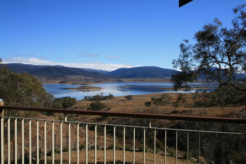 MORE THAN A HOME, VIEWS TO BUY FOR! Picture 2