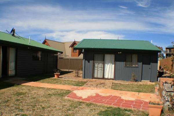 BERGHAUS - NO STRATA FEE'S HERE ! Picture 3