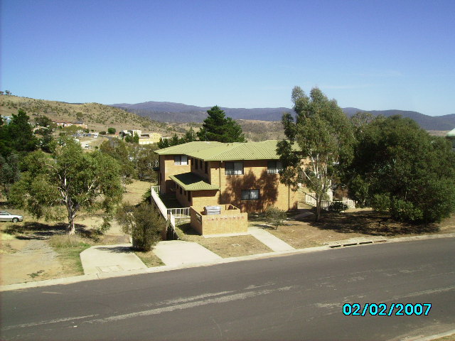 Freshly painted unit Picture 3