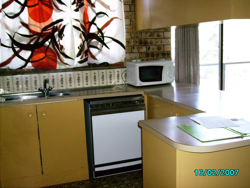 WINTER 2009 16 WEEK LEASE Picture 3