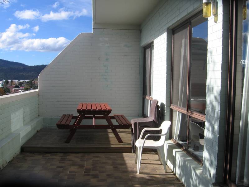 WINTER 2009 16 WEEK LEASE Picture 3